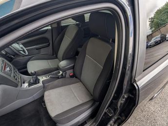 Ford Focus 1.6 Titanium 5dr