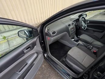 Ford Focus 1.6 Titanium 5dr