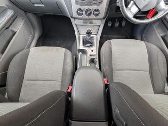 Ford Focus 1.6 Titanium 5dr