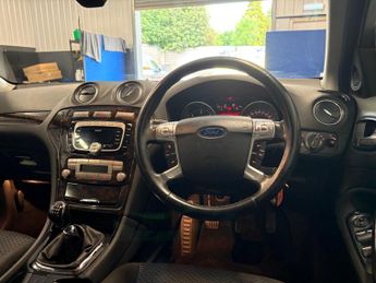 Ford Mondeo 2.0 TDCi Ghia 5dr