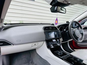Jaguar XE 2.0d Portfolio Auto Euro 6 (s/s) 4dr