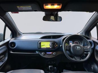 Toyota Yaris 1.5 VVT-h Blue Bi-Tone E-CVT Euro 6 (s/s) 5dr