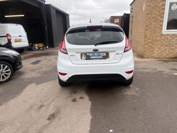 Ford Fiesta 1.0T EcoBoost Zetec White Edition Euro 6 (s/s) 5dr