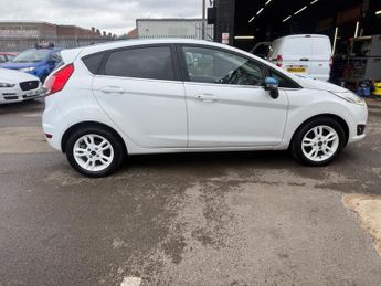 Ford Fiesta 1.0T EcoBoost Zetec White Edition Euro 6 (s/s) 5dr