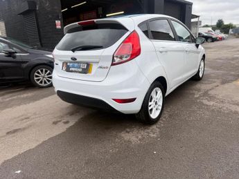Ford Fiesta 1.0T EcoBoost Zetec White Edition Euro 6 (s/s) 5dr