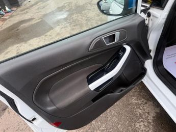 Ford Fiesta 1.0T EcoBoost Zetec White Edition Euro 6 (s/s) 5dr