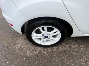 Ford Fiesta 1.0T EcoBoost Zetec White Edition Euro 6 (s/s) 5dr
