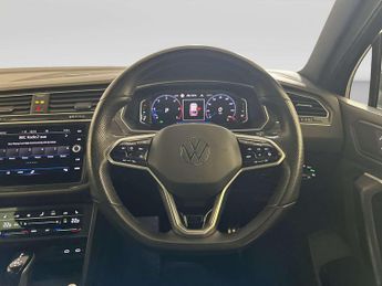 Volkswagen Tiguan 2.0 TDI R-Line SUV 5dr Diesel DSG Euro 6 (s/s) (150 ps)