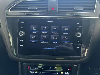 Volkswagen Tiguan 2.0 TDI R-Line SUV 5dr Diesel DSG Euro 6 (s/s) (150 ps)