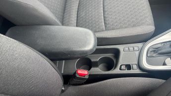 Toyota Yaris 1.5 VVT-h Design E-CVT Euro 6 (s/s) 5dr