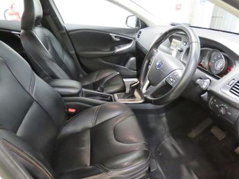 Volvo V40 Cross Country 2.0 D2 Lux Auto Euro 6 (s/s) 5dr