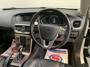 Volvo V40 Cross Country 2.0 D2 Lux Auto Euro 6 (s/s) 5dr