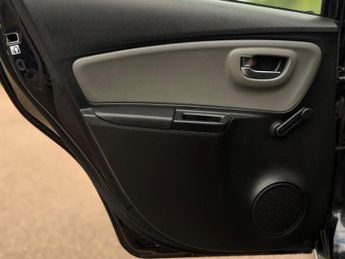 Toyota Yaris 1.5 VVT-h Icon E-CVT Euro 6 (s/s) 5dr