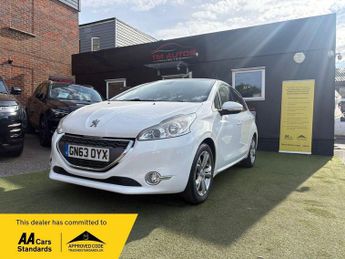 Peugeot 208 1.2 VTi Allure Euro 5 5dr