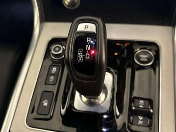 Jaguar XE 2.0 D200 MHEV R-Dynamic S Saloon 4dr Diesel Auto Euro 6 (s/s) (2