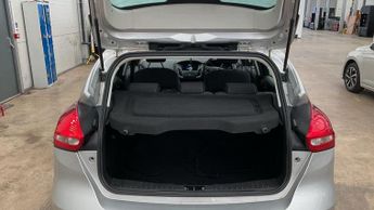 Ford Focus 1.6 Zetec Powershift Euro 6 5dr