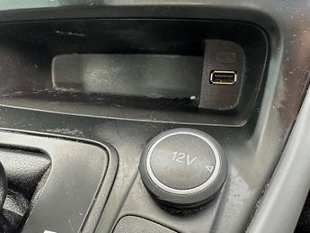 Ford Focus 1.6 Zetec Hatchback 5dr Petrol Powershift Euro 6 (125 ps)