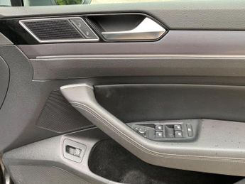 Volkswagen Passat 2.0 TDI R-Line DSG Euro 6 (s/s) 5dr