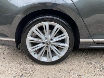 Volkswagen Passat 2.0 TDI R-Line DSG Euro 6 (s/s) 5dr