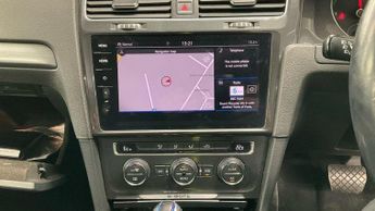 Volkswagen e-Golf 35.8kWh e-Golf Auto 5dr