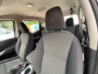 Nissan Navara 2.3 dCi Visia 4WD Euro 6 (s/s) 4dr