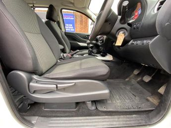 Nissan Navara 2.3 dCi Visia 4WD Euro 6 (s/s) 4dr