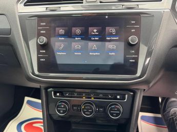 Volkswagen Tiguan 1.5 TSI EVO R-Line Tech DSG Euro 6 (s/s) 5dr