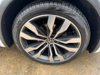 Volkswagen Tiguan 1.5 TSI EVO R-Line Tech DSG Euro 6 (s/s) 5dr
