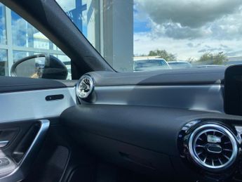 Mercedes-Benz CLA 1.3 CLA250e 15.6kWh AMG Line Night Edition (Premium Plus) Coupe 