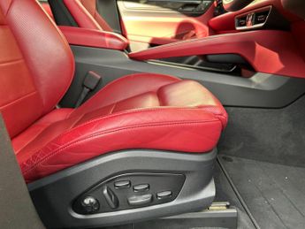 Porsche Macan 100kWh Turbo Auto 4WD 5dr
