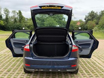 Ford Mondeo 2.0 TDCi Zetec Hatchback 5dr Diesel Manual (154 g/km, 138 bhp)