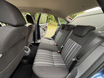 Ford Focus 1.6 Style Hatchback 5dr Petrol Manual (159 g/km, 99 bhp)