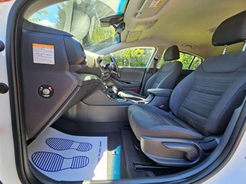 Hyundai IONIQ 1.6 h-GDi Premium DCT Euro 6 (s/s) 5dr