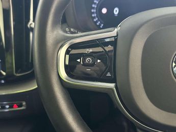 Volvo XC60 2.0h T6 Recharge 18.8kWh Plus SUV 5dr Petrol Plug-in Hybrid Auto