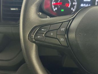 Renault Trafic 2.0 dCi Blue LL30 Advance Panel Van 5dr Diesel Manual L2 H1 Euro