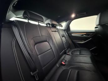 Jaguar F-PACE 2.0 P400e 17.1kWh R-Dynamic SE Auto AWD Euro 6 (s/s) 5dr