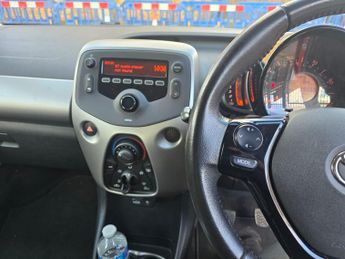 Toyota AYGO 1.0 VVT-i x-play Euro 6 5dr