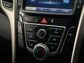 Hyundai i30 1.6 CRDi Blue Drive SE Nav DCT Euro 6 (s/s) 5dr