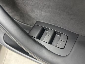 Tesla Model 3 (Dual Motor) Performance Auto 4WDE 4dr (Performance Upgrade)