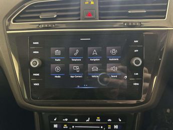 Volkswagen Tiguan 1.5 TSI R-Line SUV 5dr Petrol DSG Euro 6 (s/s) (150 ps)