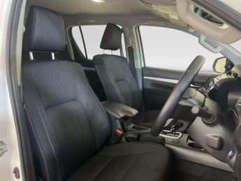 Toyota Hilux 2.4 D-4D Invincible Pickup Double Cab 4dr Diesel Auto 4WD Euro 6