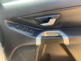Volvo XC90 2.4 D5 R-Design Nav Geartronic 4WD Euro 5 5dr