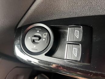 Ford Fiesta 1.6 Zetec Hatchback 5dr Petrol Powershift Euro 5 (105 ps)