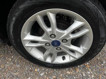 Ford Fiesta 1.6 Zetec Hatchback 5dr Petrol Powershift Euro 5 (105 ps)