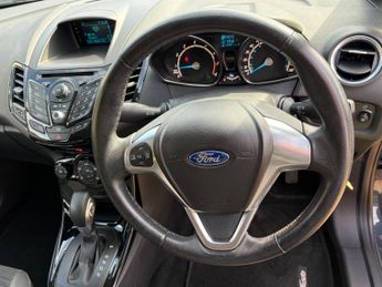 Ford Fiesta 1.6 Zetec Hatchback 5dr Petrol Powershift Euro 5 (105 ps)