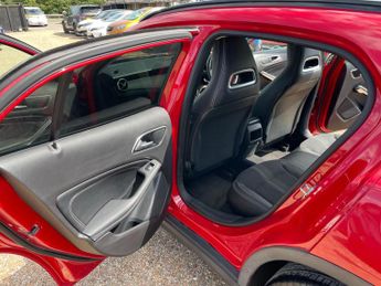Mercedes-Benz GLA 1.6 GLA180 Urban Edition 7G-DCT Euro 6 (s/s) 5dr