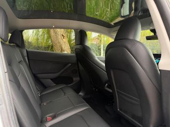Tesla Model Y (Dual Motor) Long Range Auto 4WDE 5dr