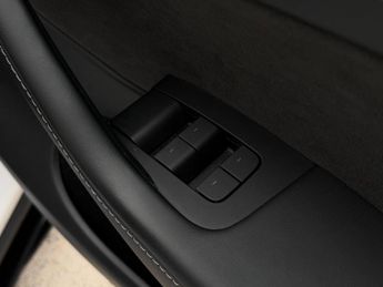 Tesla Model Y (Dual Motor) Long Range Auto 4WDE 5dr