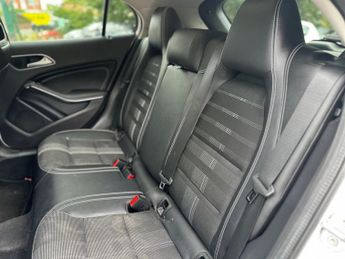 Mercedes-Benz GLA 1.6 GLA180 Urban Edition 7G-DCT Euro 6 (s/s) 5dr