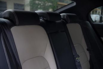 Jaguar XE 2.0i R-Sport Auto Euro 6 (s/s) 4dr